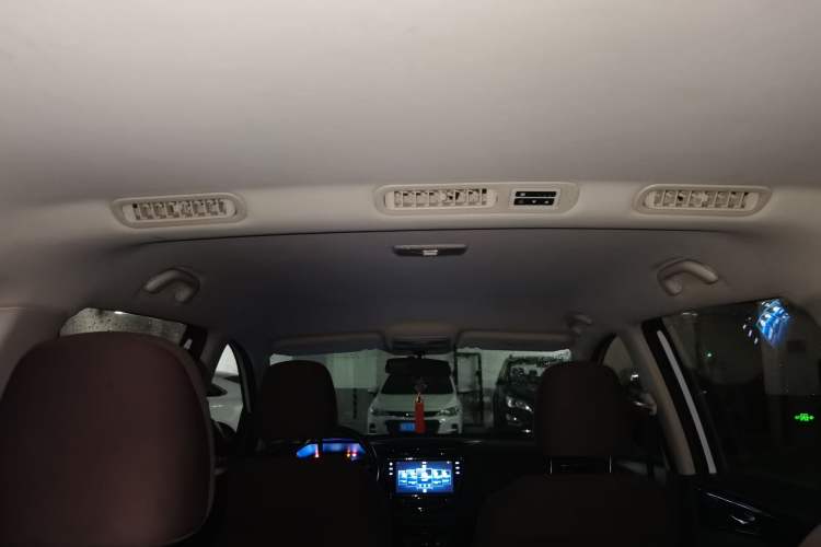 Used CHANGAN OSHAN A800 2017 1.6L Manual Comfort Model Headliner