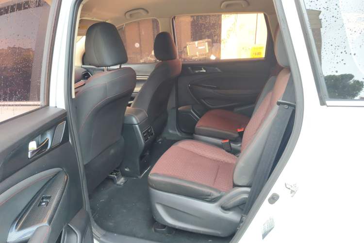 Used CHANGAN OSHAN A800 2017 1.6L Manual Comfort Model Interior 1