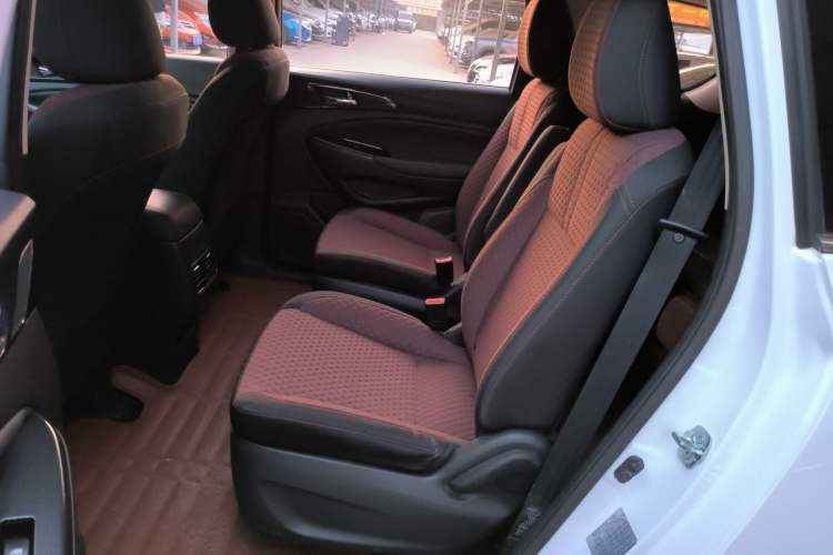 Used CHANGAN OSHAN A800 2017 1.6L Manual Comfort Model Interior 1