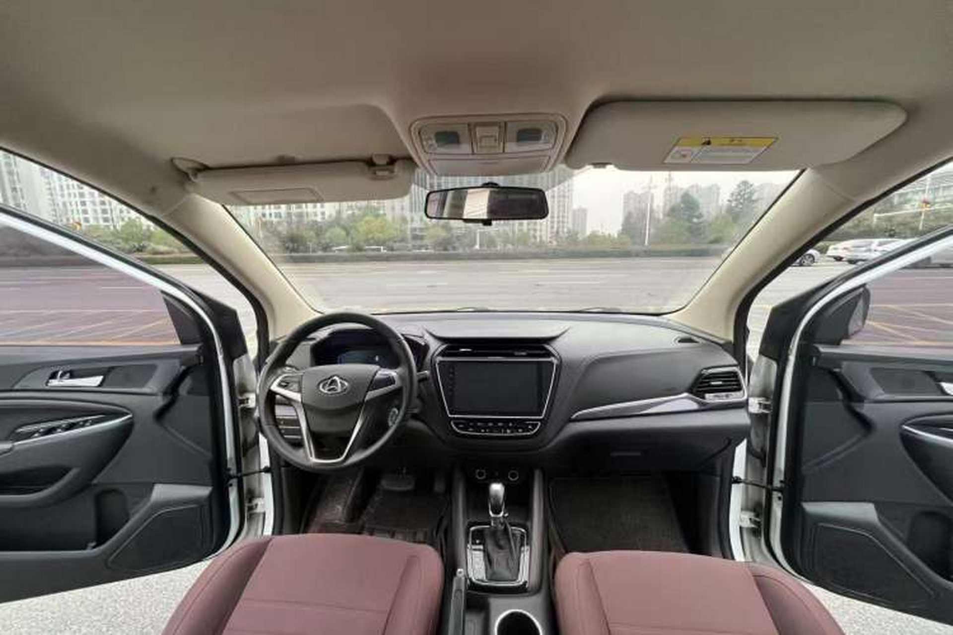 Used CHANGAN OSHAN A800 2017 1.5T Automatic Comfort Model Interior 1