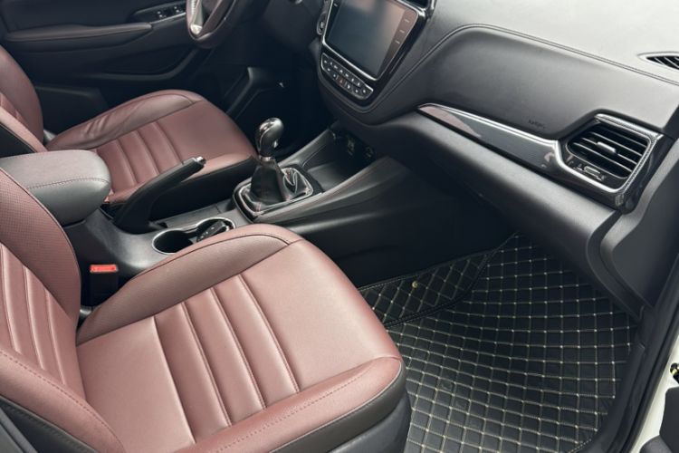 Used CHANGAN OSHAN A800 2017 1.5T Manual Luxury Model Interior 1