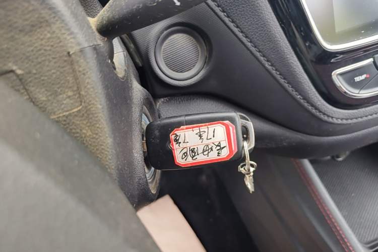 Used CHANGAN OSHAN A800 2017 1.6L Manual Comfort Model Interior 1
