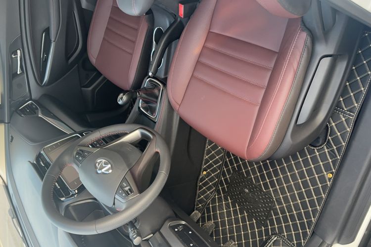 Used CHANGAN OSHAN A800 2017 1.6L Manual Luxury Model Interior 1