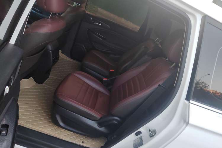 Used CHANGAN OSHAN A800 2017 1.5T Manual Luxury Model Interior 1