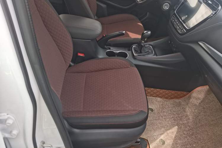 Used CHANGAN OSHAN A800 2017 1.6L Manual Comfort Model Interior 11