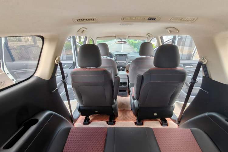 Used CHANGAN OSHAN A800 2017 1.6L Manual Comfort Model Interior 12