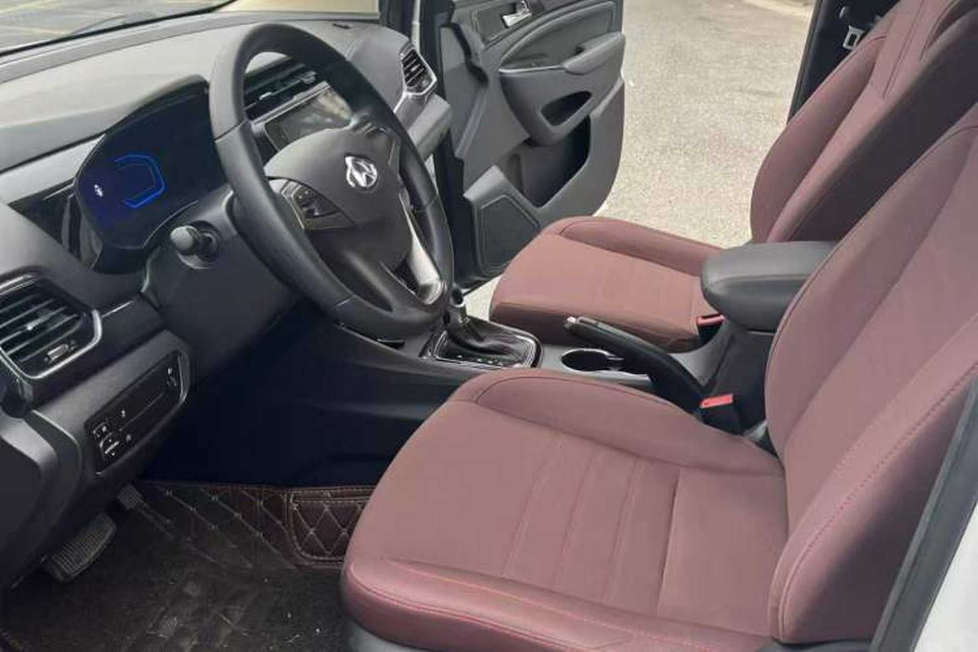 Used CHANGAN OSHAN A800 2017 1.5T Automatic Comfort Model Interior 2