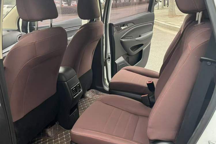 Used CHANGAN OSHAN A800 2017 1.5T Automatic Comfort Model Interior 3