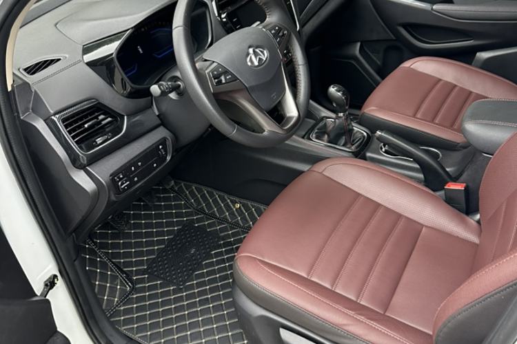 Used CHANGAN OSHAN A800 2017 1.5T Manual Luxury Model Interior 3