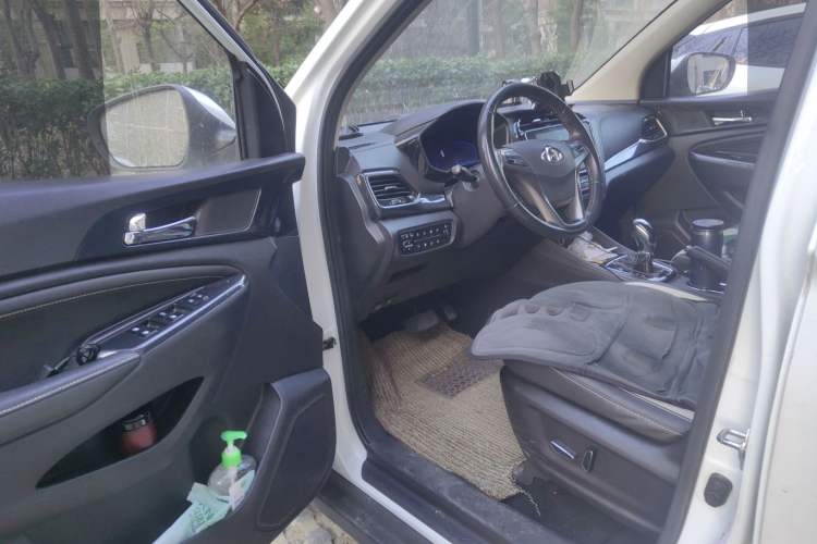 Used CHANGAN OSHAN A800 2017 1.5T Automatic ZhiZun Model Interior 3