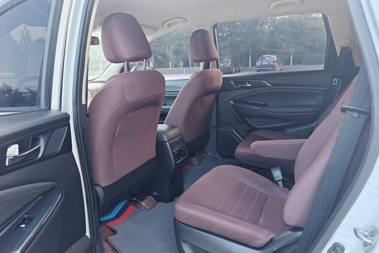 Used CHANGAN OSHAN A800 2017 1.5T Automatic Comfort Model Interior 3