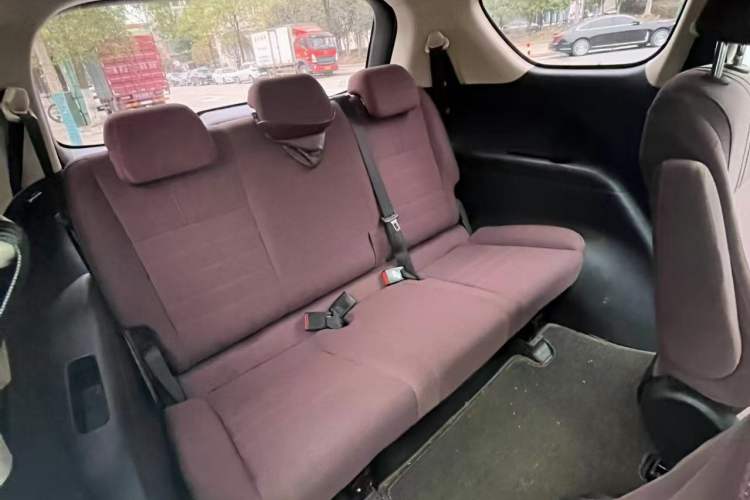 Used CHANGAN OSHAN A800 2017 1.5T Automatic Comfort Model Interior 4