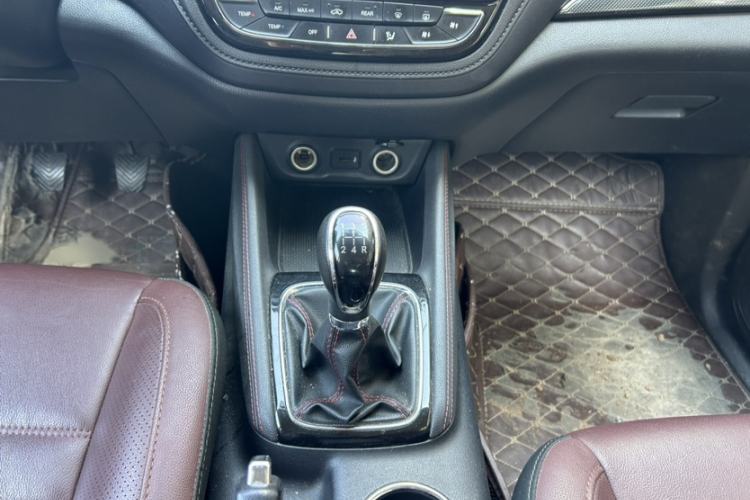 Used CHANGAN OSHAN A800 2017 1.6L Manual Smart Edition Interior 4