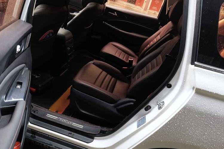 Used CHANGAN OSHAN A800 2017 1.6L Manual Luxury Model Interior 4