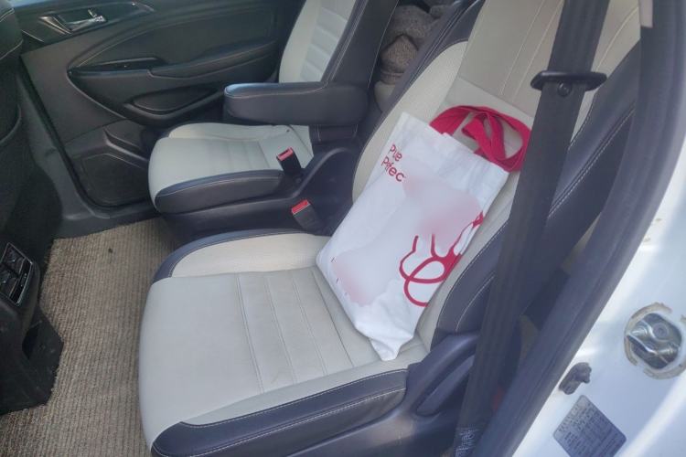 Used CHANGAN OSHAN A800 2017 1.5T Automatic ZhiZun Model Interior 4
