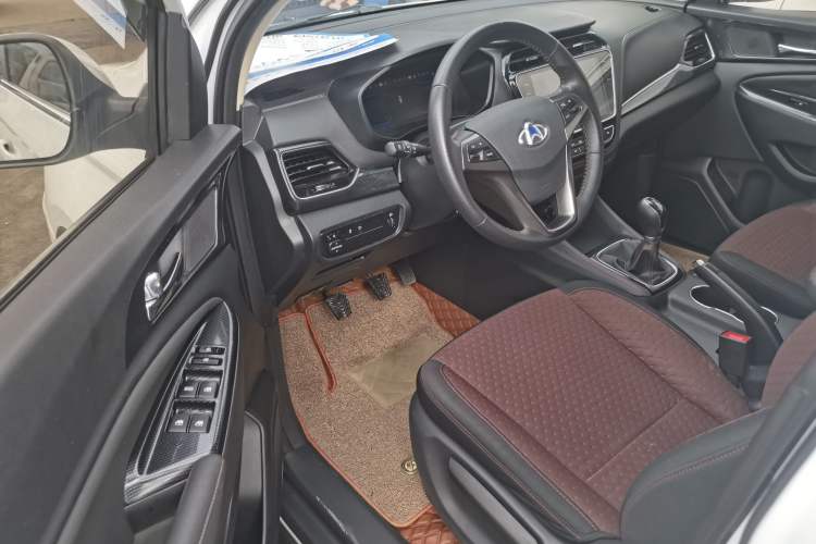 Used CHANGAN OSHAN A800 2017 1.6L Manual Comfort Model Interior 5