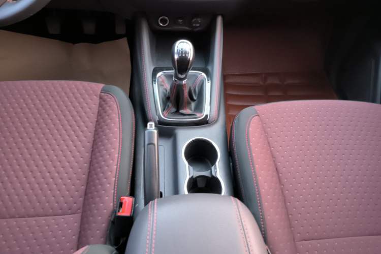 Used CHANGAN OSHAN A800 2017 1.6L Manual Comfort Model Interior 6