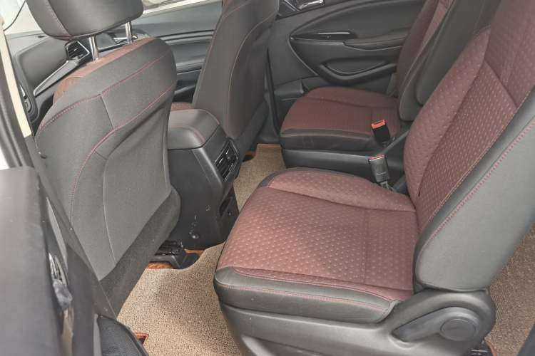 Used CHANGAN OSHAN A800 2017 1.6L Manual Comfort Model Interior 6