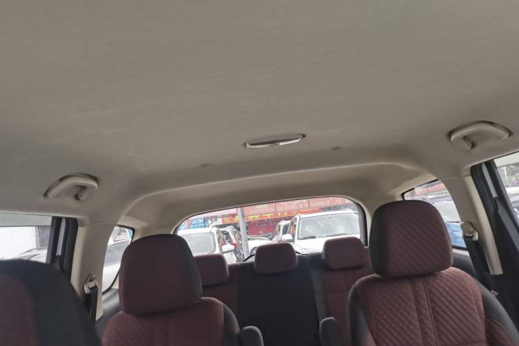 Used CHANGAN OSHAN A800 2017 1.6L Manual Comfort Model Interior 7