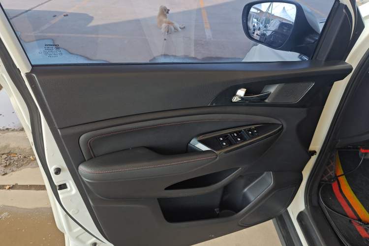 Used CHANGAN OSHAN A800 2017 1.5T Automatic Comfort Model Left Front Door Interior