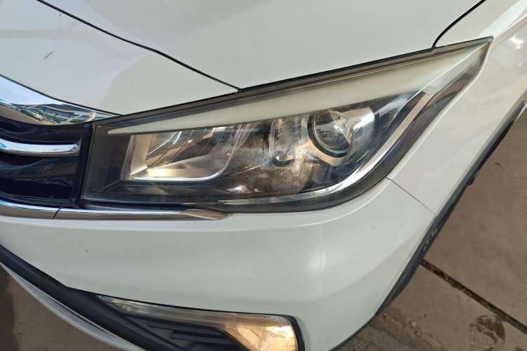Used CHANGAN OSHAN A800 2017 1.5T Automatic Comfort Model Left Front Headlight