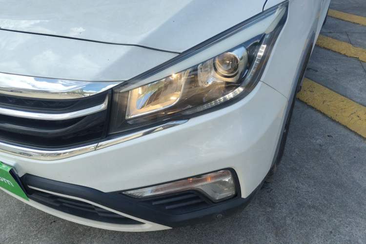 Used CHANGAN OSHAN A800 2017 1.5T Manual Luxury Model Left Front Headlight