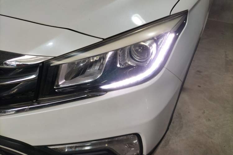 Used CHANGAN OSHAN A800 2017 1.5T Manual Luxury Model Left Front Headlight
