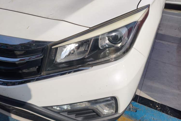 Used CHANGAN OSHAN A800 2017 1.6L Manual Luxury Model Left Front Headlight