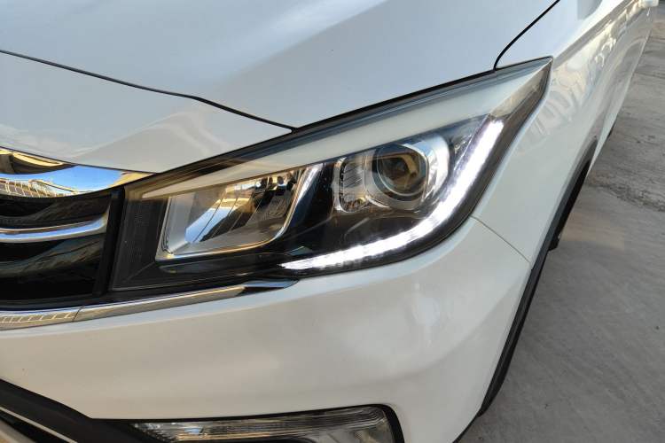 Used CHANGAN OSHAN A800 2017 1.6L Manual Luxury Model Left Front Headlight