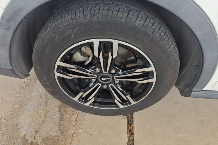 Used CHANGAN OSHAN A800 2017 1.5T Automatic Comfort Model Left Front Wheel Hub