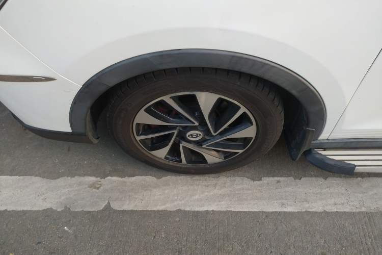 Used CHANGAN OSHAN A800 2017 1.5T Automatic ZhiZun Model Left Front Wheel Hub