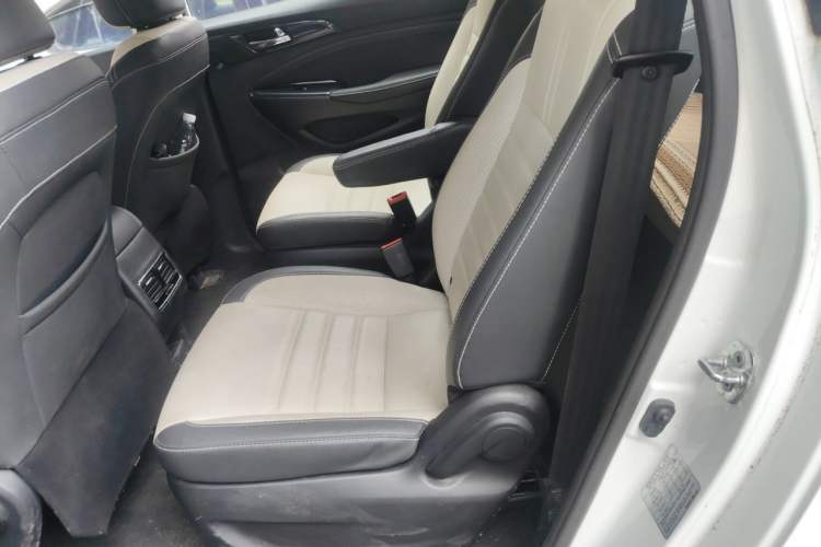 Used CHANGAN OSHAN A800 2017 1.5T Automatic Luxury Model Left Rear Seat