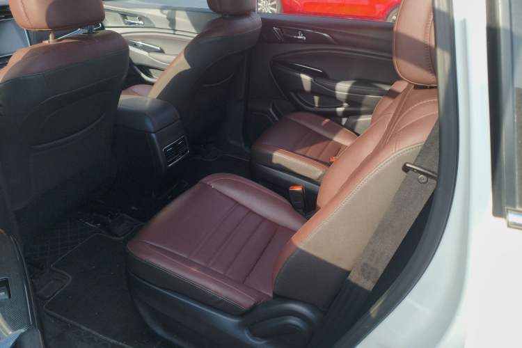 Used CHANGAN OSHAN A800 2017 1.6L Manual Luxury Model Left Rear Seat