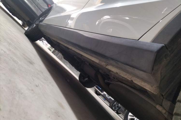 Used CHANGAN OSHAN A800 2017 1.5T Manual Luxury Model Left Side Sill