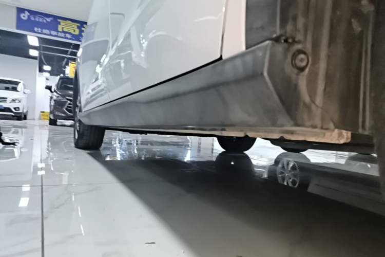 Used CHANGAN OSHAN A800 2017 1.5T Automatic Luxury Model Left Side Sill