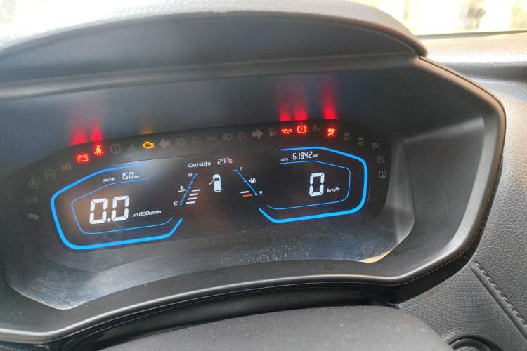 Used CHANGAN OSHAN A800 2017 1.6L Manual Comfort Model Odometer Close Up