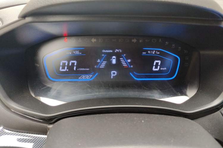 Used CHANGAN OSHAN A800 2017 1.5T Automatic Comfort Model Odometer Close Up