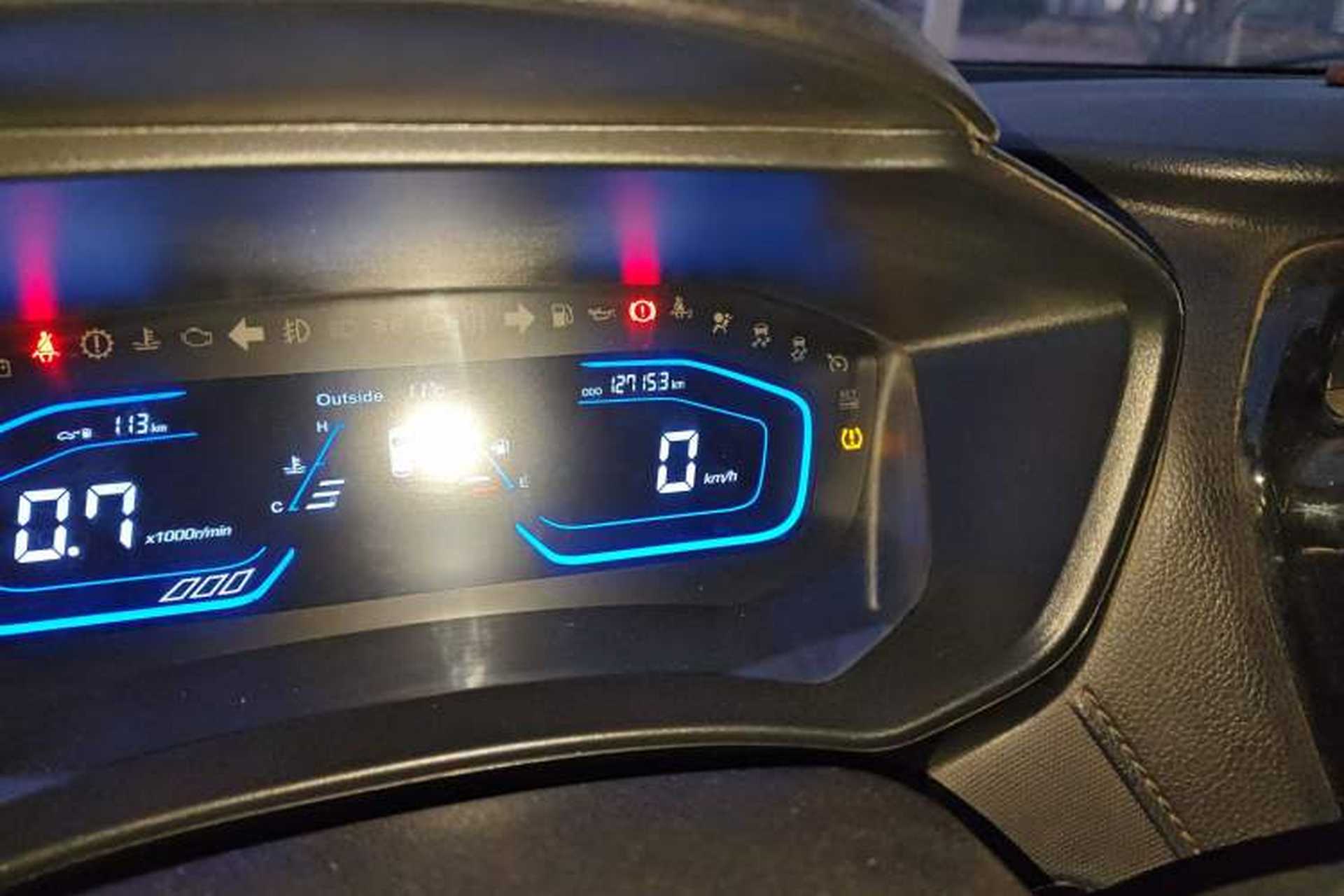 Used CHANGAN OSHAN A800 2017 1.6L Manual Luxury Model Odometer Close Up