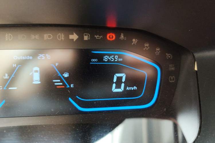 Used CHANGAN OSHAN A800 2017 1.6L Manual Comfort Model Odometer Close Up