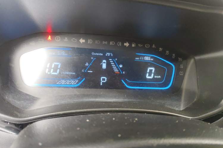 Used CHANGAN OSHAN A800 2017 1.5T Automatic Luxury Model Odometer Close Up