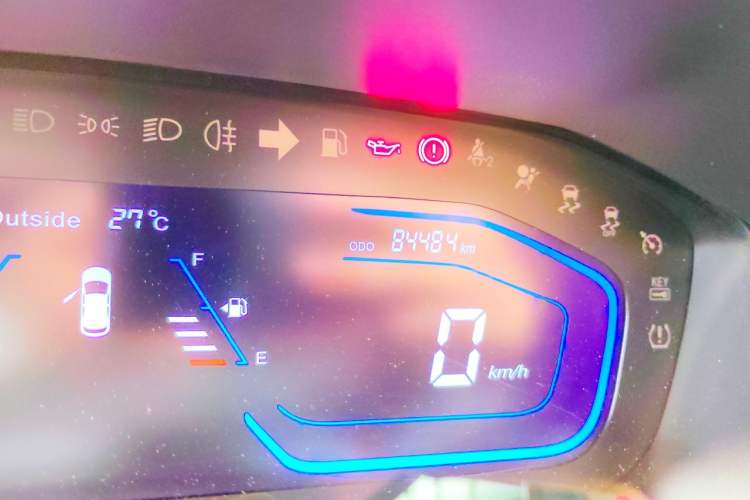 Used CHANGAN OSHAN A800 2017 1.5T Manual Luxury Model Odometer Close Up