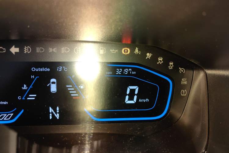 Used CHANGAN OSHAN A800 2017 1.5T Automatic Luxury Model Odometer Close Up
