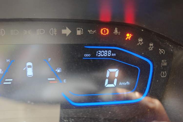 Used CHANGAN OSHAN A800 2017 1.6L Manual Comfort Model Odometer Close Up