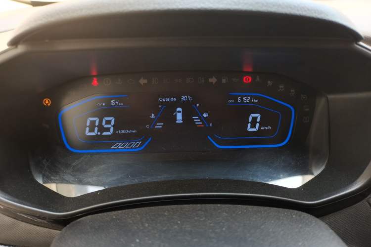 Used CHANGAN OSHAN A800 2017 1.5T Manual Luxury Model Odometer Close Up