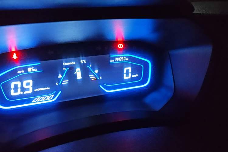 Used CHANGAN OSHAN A800 2017 1.6L Manual Comfort Model Odometer Close Up