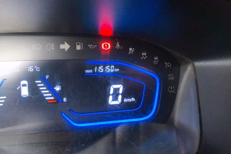 Used CHANGAN OSHAN A800 2017 1.5T Manual Elite Version Odometer Close Up