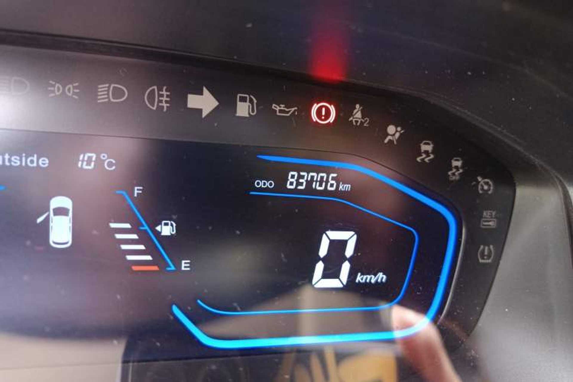 Used CHANGAN OSHAN A800 2017 1.5T Manual Luxury Model Odometer Close Up