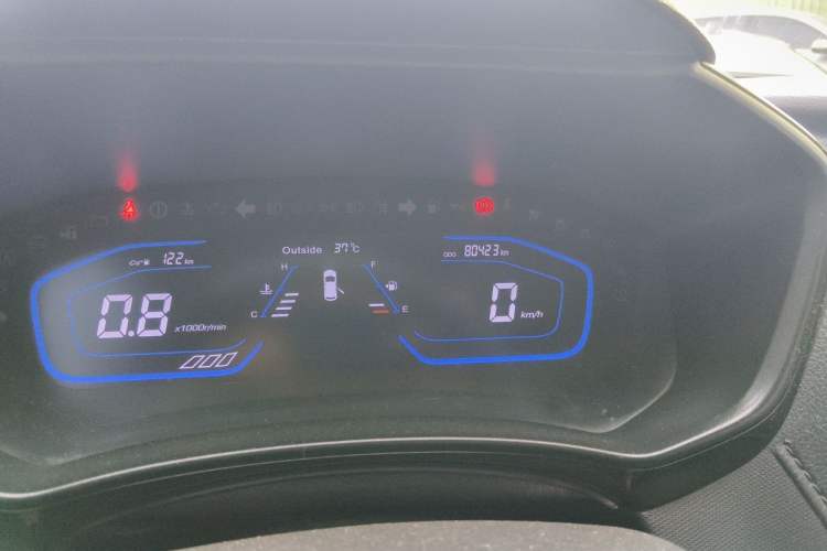Used CHANGAN OSHAN A800 2017 1.5T Manual Luxury Model Odometer Close Up