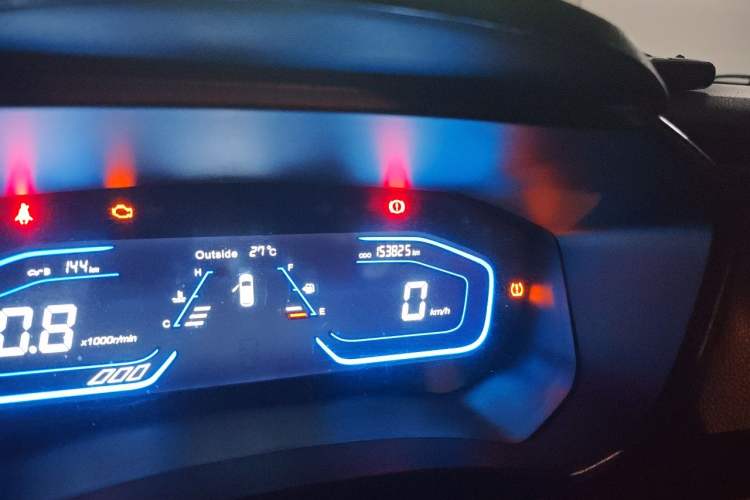Used CHANGAN OSHAN A800 2017 1.6L Manual Luxury Model Odometer Close Up