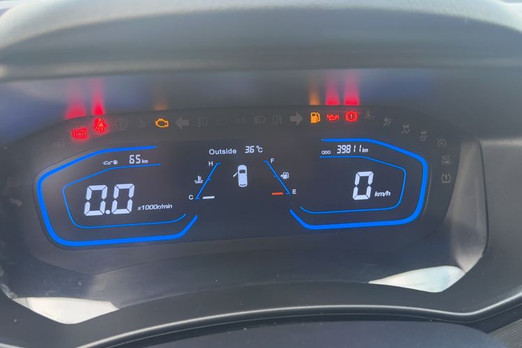 Used CHANGAN OSHAN A800 2017 1.6L Manual Luxury Model Odometer Close Up